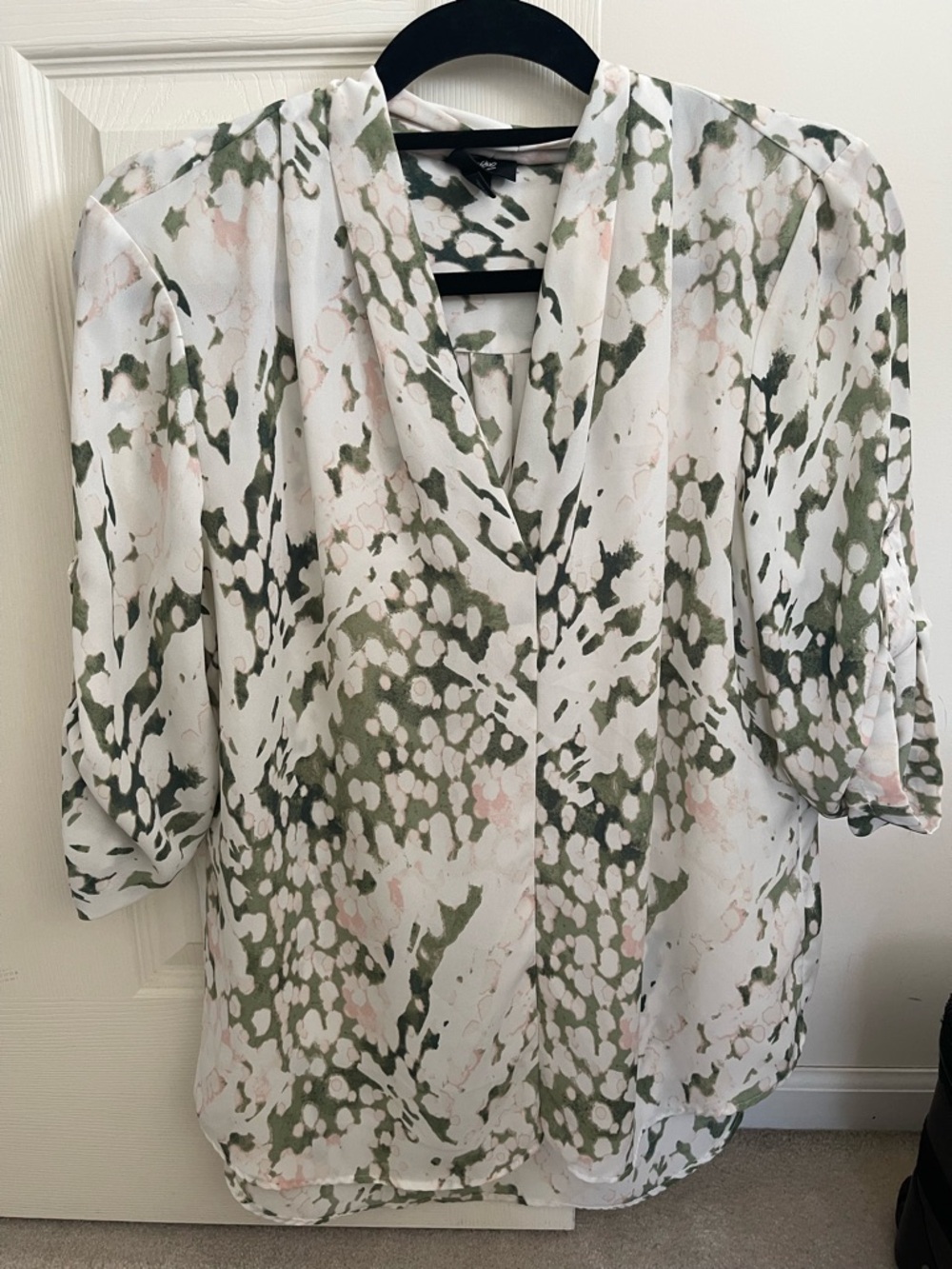 Mossimo Sz L Lightweight Olive & Blush Print V-Neck Blouse Workwear Office